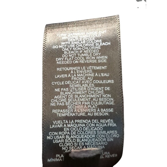 Avon Black Graphic Tee Mascara, Concealer & Lipstick Selfie Size 1X 18/20 - Picture 9 of 9